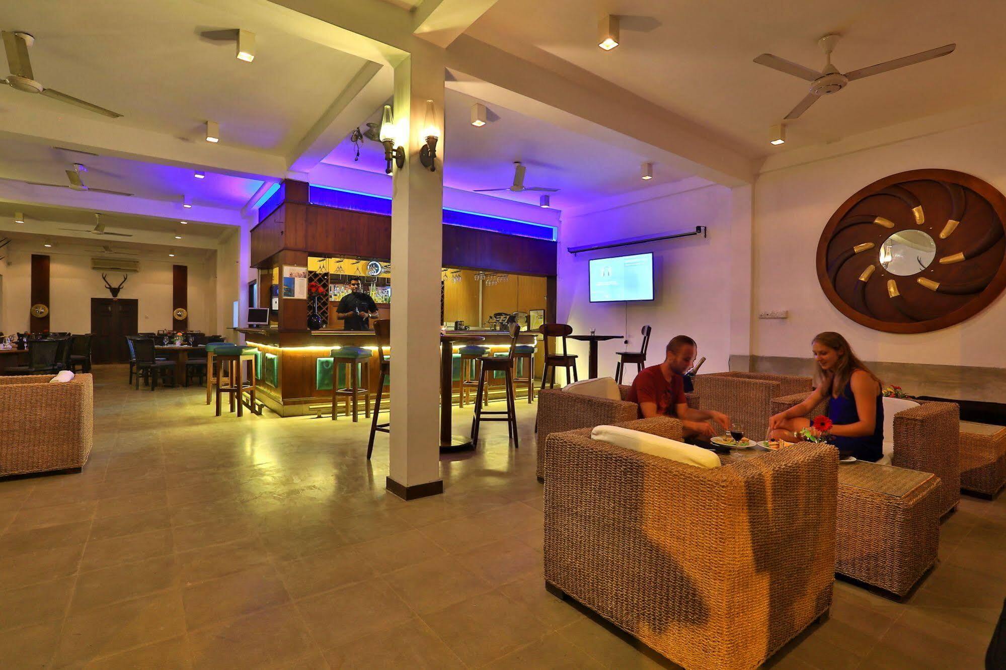 St.Lachlan Hotel & Suites Negombo Exterior photo